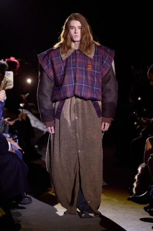 4/24 | Rolf Ekroth Fall 2025 | Photo: James Cochrane | Courtesy of Copenhagen Fashion Week Rolf Ekroth Fall 2025 | Photo: James Cochrane | Courtesy of Copenhagen Fashion Week