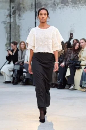 2/30 | Skall Studio Fall 2025 | Photo: James Cochrane | Courtesy of Copenhagen Fashion Week Skall Studio Fall 2025 | Photo: James Cochrane | Courtesy of Copenhagen Fashion Week