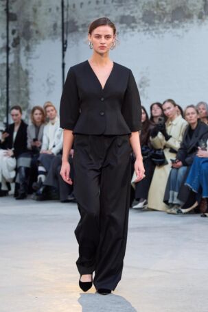 3/30 | Skall Studio Fall 2025 | Photo: James Cochrane | Courtesy of Copenhagen Fashion Week Skall Studio Fall 2025 | Photo: James Cochrane | Courtesy of Copenhagen Fashion Week