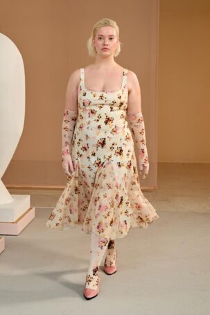 2/16 | Stine Goya Fall 2025 | Photo: James Cochrane | Courtesy of Copenhagen Fashion Week Stine Goya Fall 2025 | Photo: James Cochrane | Courtesy of Copenhagen Fashion Week