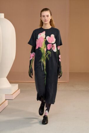 4/16 | Stine Goya Fall 2025 | Photo: James Cochrane | Courtesy of Copenhagen Fashion Week Stine Goya Fall 2025 | Photo: James Cochrane | Courtesy of Copenhagen Fashion Week