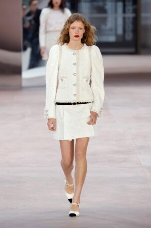 2/55 | Chanel Spring 2025 Haute Couture | Photo: NOWFASHION.com Chanel Spring 2025 Haute Couture | Photo: NOWFASHION.com