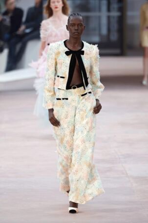 5/55 | Chanel Spring 2025 Haute Couture | Photo: NOWFASHION.com Chanel Spring 2025 Haute Couture | Photo: NOWFASHION.com