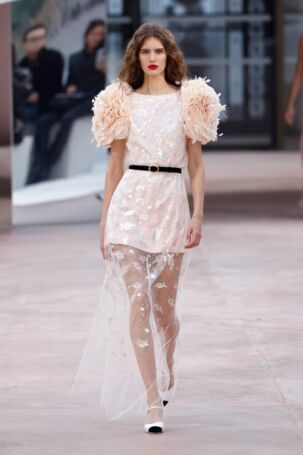 9/55 | Chanel Spring 2025 Haute Couture | Photo: NOWFASHION.com Chanel Spring 2025 Haute Couture | Photo: NOWFASHION.com