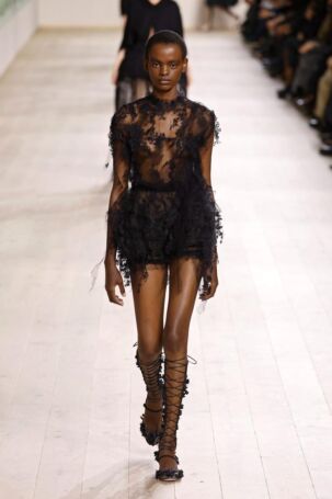 4/69 | Dior Spring 2025 Haute Couture | Photo: NOWFASHION.com Dior Spring 2025 Haute Couture | Photo: NOWFASHION.com