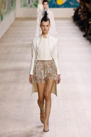 10/69 | Dior Spring 2025 Haute Couture | Photo: NOWFASHION.com Dior Spring 2025 Haute Couture | Photo: NOWFASHION.com