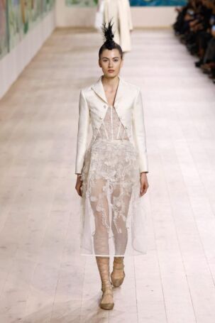 12/69 | Dior Spring 2025 Haute Couture | Photo: NOWFASHION.com Dior Spring 2025 Haute Couture | Photo: NOWFASHION.com