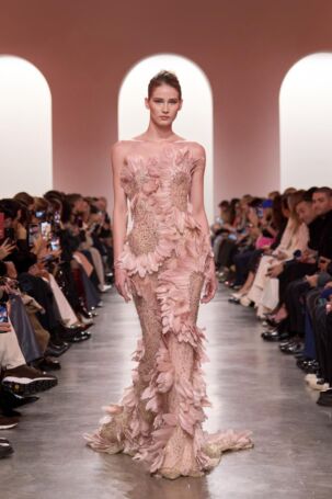 4/59 | Elie Saab | Spring 2025 Haute Couture | Courtesy of Elie Saab Elie Saab | Spring 2025 Haute Couture | Courtesy of Elie Saab
