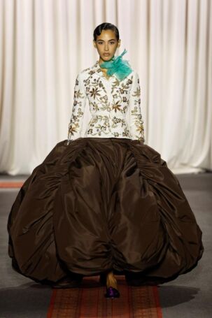 2/36 | Giambattista Valli Spring 2025 Haute Couture | Photo: NOWFASHION.com Giambattista Valli Spring 2025 Haute Couture | Photo: NOWFASHION.com