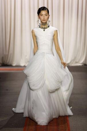 6/36 | Giambattista Valli Spring 2025 Haute Couture | Photo: NOWFASHION.com Giambattista Valli Spring 2025 Haute Couture | Photo: NOWFASHION.com