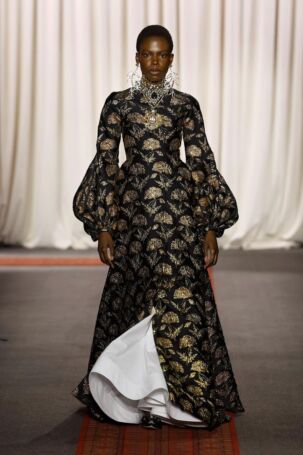 9/36 | Giambattista Valli Spring 2025 Haute Couture | Photo: NOWFASHION.com Giambattista Valli Spring 2025 Haute Couture | Photo: NOWFASHION.com