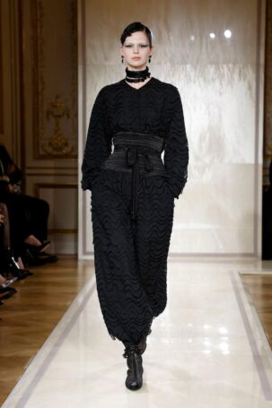 11/94 | Giorgio Armani Privé Spring 2025 Haute Couture | Photo: NOWFASHION.com Giorgio Armani Privé Spring 2025 Haute Couture | Photo: NOWFASHION.com