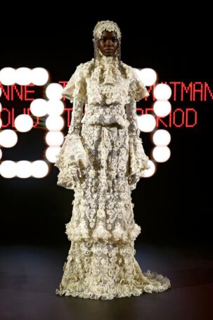 3/49 | Valentino Spring 2025 Haute Couture | Photo: NOWFASHION.com Valentino Spring 2025 Haute Couture | Photo: NOWFASHION.com
