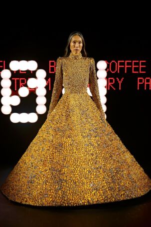 4/49 | Valentino Spring 2025 Haute Couture | Photo: NOWFASHION.com Valentino Spring 2025 Haute Couture | Photo: NOWFASHION.com