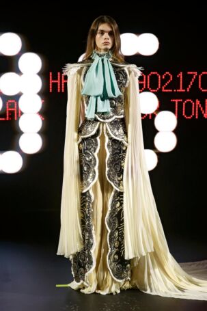 6/49 | Valentino Spring 2025 Haute Couture | Photo: NOWFASHION.com Valentino Spring 2025 Haute Couture | Photo: NOWFASHION.com