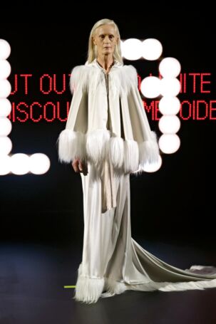 10/49 | Valentino Spring 2025 Haute Couture | Photo: NOWFASHION.com Valentino Spring 2025 Haute Couture | Photo: NOWFASHION.com