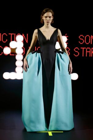 11/49 | Valentino Spring 2025 Haute Couture | Photo: NOWFASHION.com Valentino Spring 2025 Haute Couture | Photo: NOWFASHION.com