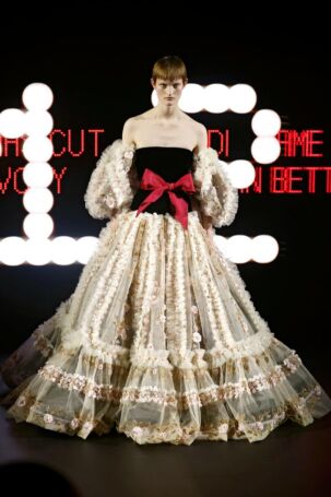 12/49 | Valentino Spring 2025 Haute Couture | Photo: NOWFASHION.com Valentino Spring 2025 Haute Couture | Photo: NOWFASHION.com
