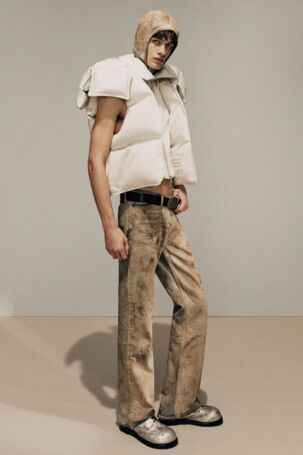 3/24 | Acne Studios | Fall 2025 Menswear | Courtesy of Acne Studios Acne Studios | Fall 2025 Menswear | Courtesy of Acne Studios