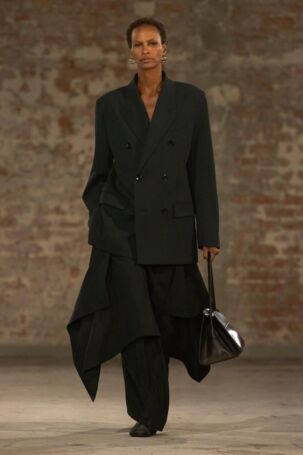 4/53 | AMI Paris | Fall 2025 Menswear | Courtesy of AMI Paris AMI Paris | Fall 2025 Menswear | Courtesy of AMI Paris