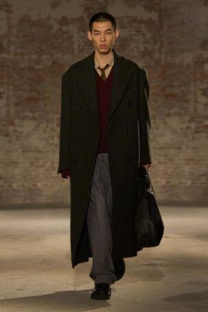 9/53 | AMI Paris | Fall 2025 Menswear | Courtesy of AMI Paris AMI Paris | Fall 2025 Menswear | Courtesy of AMI Paris