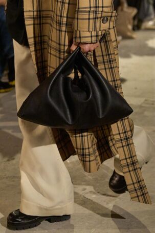 5/21 | Details at AMI Paris | Fall 2025 Menswear | Courtesy of AMI Paris Details at AMI Paris | Fall 2025 Menswear | Courtesy of AMI Paris