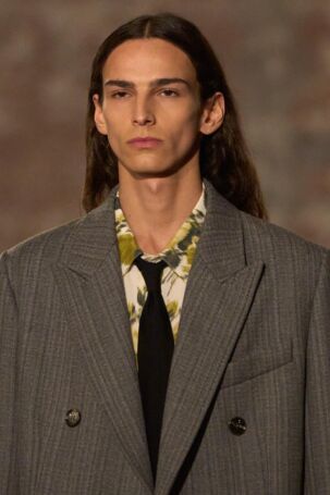 10/21 | Details at AMI Paris | Fall 2025 Menswear | Courtesy of AMI Paris Details at AMI Paris | Fall 2025 Menswear | Courtesy of AMI Paris