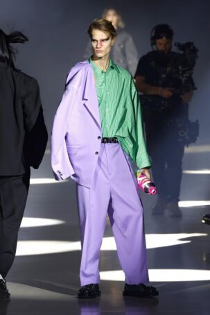 2/39 | Doublet Fall 2025 Menswear | Photo: NOWFASHION.com Doublet Fall 2025 Menswear | Photo: NOWFASHION.com