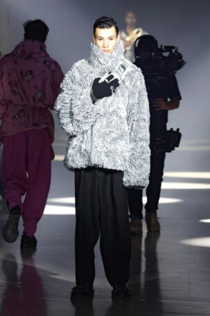 11/39 | Doublet Fall 2025 Menswear | Photo: NOWFASHION.com Doublet Fall 2025 Menswear | Photo: NOWFASHION.com