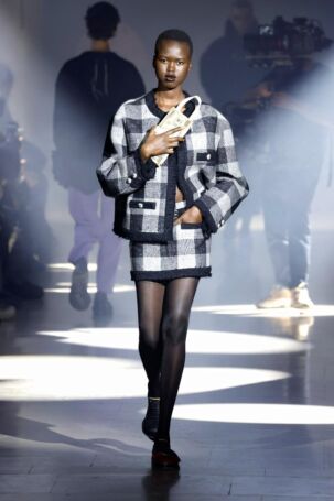 12/39 | Doublet Fall 2025 Menswear | Photo: NOWFASHION.com Doublet Fall 2025 Menswear | Photo: NOWFASHION.com