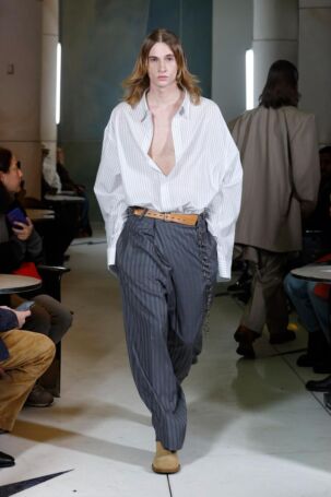 5/30 | Hed Mayner Fall 2025 Menswear | Photo: NOWFASHION.com Hed Mayner Fall 2025 Menswear | Photo: NOWFASHION.com