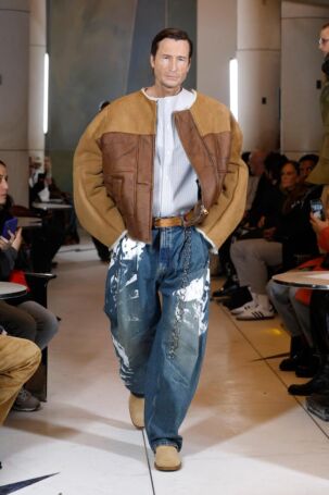 6/30 | Hed Mayner Fall 2025 Menswear | Photo: NOWFASHION.com Hed Mayner Fall 2025 Menswear | Photo: NOWFASHION.com