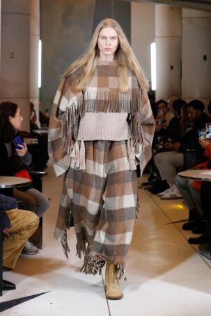 11/30 | Hed Mayner Fall 2025 Menswear | Photo: NOWFASHION.com Hed Mayner Fall 2025 Menswear | Photo: NOWFASHION.com