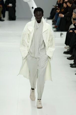 5/52 | Homme Plissé Issey Miyake Fall 2025 Menswear | Photo: NOWFASHION.com Homme Plissé Issey Miyake Fall 2025 Menswear | Photo: NOWFASHION.com