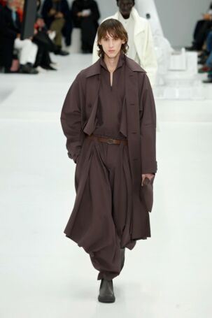 10/52 | Homme Plissé Issey Miyake Fall 2025 Menswear | Photo: NOWFASHION.com Homme Plissé Issey Miyake Fall 2025 Menswear | Photo: NOWFASHION.com
