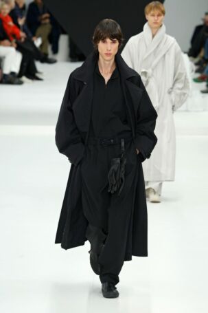 11/52 | Homme Plissé Issey Miyake Fall 2025 Menswear | Photo: NOWFASHION.com Homme Plissé Issey Miyake Fall 2025 Menswear | Photo: NOWFASHION.com