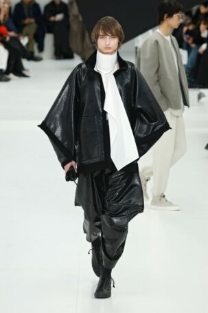 12/52 | Homme Plissé Issey Miyake Fall 2025 Menswear | Photo: NOWFASHION.com Homme Plissé Issey Miyake Fall 2025 Menswear | Photo: NOWFASHION.com