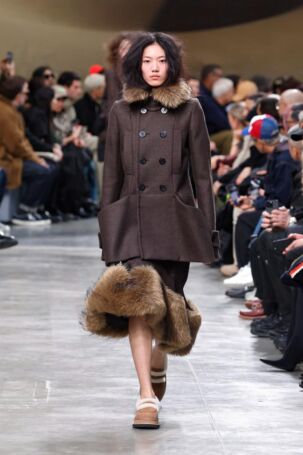 8/70 | Sacai Fall 2025 Menswear | Photo: NOWFASHION.com Sacai Fall 2025 Menswear | Photo: NOWFASHION.com