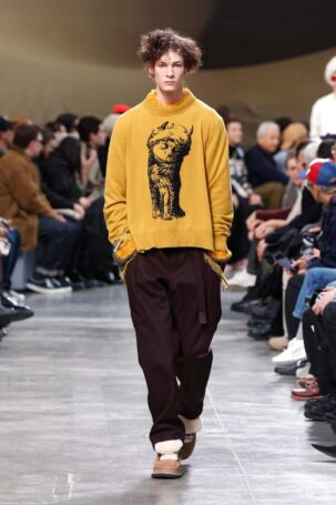 11/70 | Sacai Fall 2025 Menswear | Photo: NOWFASHION.com Sacai Fall 2025 Menswear | Photo: NOWFASHION.com