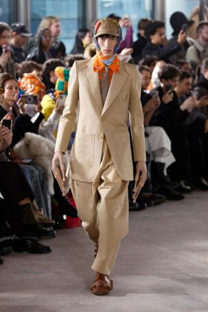 8/33 | Walter Van Beirendonck Fall 2025 Menswear | Photo: NOWFASHION.com Walter Van Beirendonck Fall 2025 Menswear | Photo: NOWFASHION.com