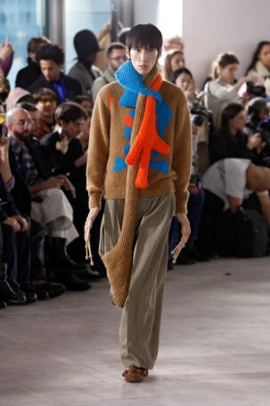 9/33 | Walter Van Beirendonck Fall 2025 Menswear | Photo: NOWFASHION.com Walter Van Beirendonck Fall 2025 Menswear | Photo: NOWFASHION.com