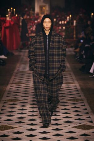 11/62 | Willy Chavarria Fall 2025 Menswear | Photo: Selwyn Tungol | Courtesy of Willy Chavarria Willy Chavarria Fall 2025 Menswear | Photo: Selwyn Tungol | Courtesy of Willy Chavarria