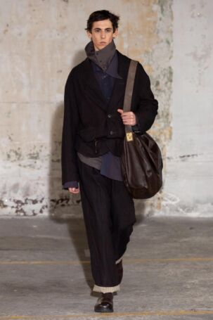 7/34 | Ziggy Chen | Fall 2025 Menswear | Courtesy of Ziggy Chen Ziggy Chen | Fall 2025 Menswear | Courtesy of Ziggy Chen