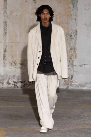 8/34 | Ziggy Chen | Fall 2025 Menswear | Courtesy of Ziggy Chen Ziggy Chen | Fall 2025 Menswear | Courtesy of Ziggy Chen