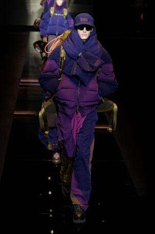 7/111 | Emporio Armani Fall 2025 Menswear | Photo: NOWFASHION.com Emporio Armani Fall 2025 Menswear | Photo: NOWFASHION.com