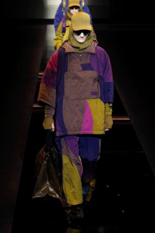 11/111 | Emporio Armani Fall 2025 Menswear | Photo: NOWFASHION.com Emporio Armani Fall 2025 Menswear | Photo: NOWFASHION.com