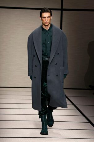 9/111 | Giorgio Armani Fall 2025 Menswear | Photo: NOWFASHION.com Giorgio Armani Fall 2025 Menswear | Photo: NOWFASHION.com