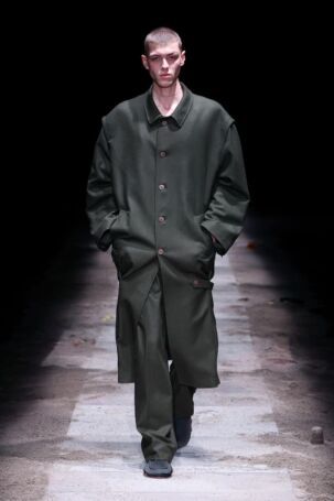 2/35 | Magliano Fall 2025 Menswear | Photo: NOWFASHION.com Magliano Fall 2025 Menswear | Photo: NOWFASHION.com