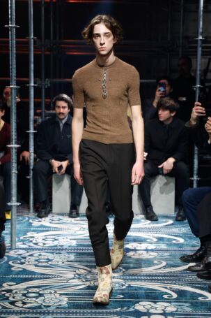 1/56 | Prada Fall 2025 Menswear | Photo: NOWFASHION.com Prada Fall 2025 Menswear | Photo: NOWFASHION.com