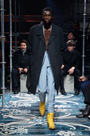 4/56 | Prada Fall 2025 Menswear | Photo: NOWFASHION.com Prada Fall 2025 Menswear | Photo: NOWFASHION.com